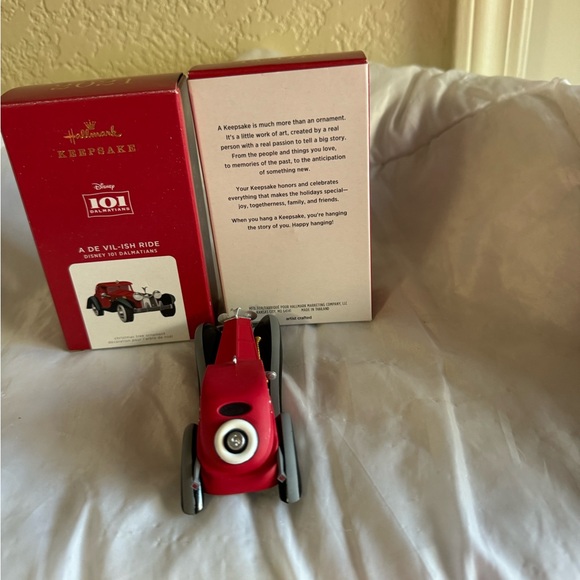 Hallmark Disney Cruella Deville Car Christmas ornament - Picture 3 of 3